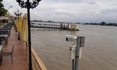 Nhà hàng, cà phê mọc như nấm, lấn chiếm sông Đồng Nai